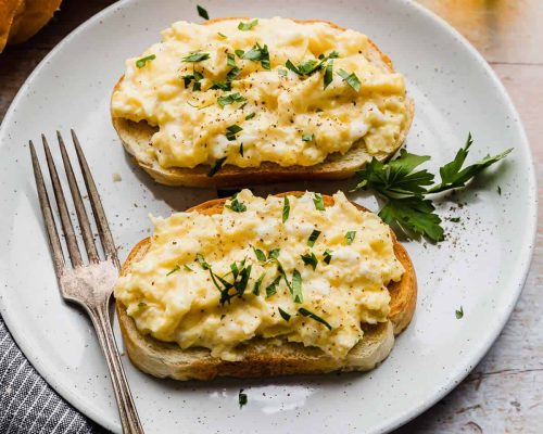 scrambled-eggs-on-toast-featured