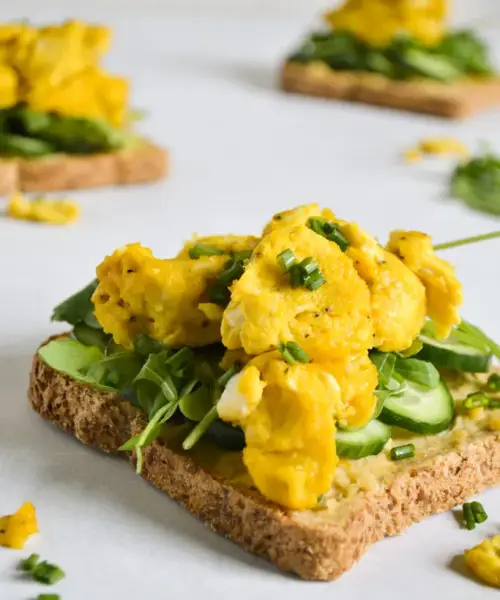 scrambled-eggs-on-toast